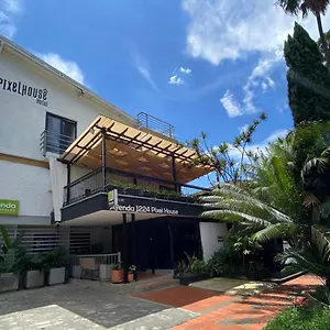 https://pixel-house-hospedaje.colombiamedellinhotels.com